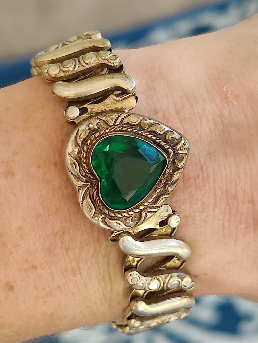 Antique Sterling Silver Expandable Green Heart Sweetheart Bracelet - Picture 3 of 5